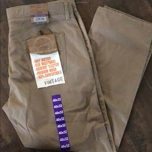 Men’s NWT khaki pants